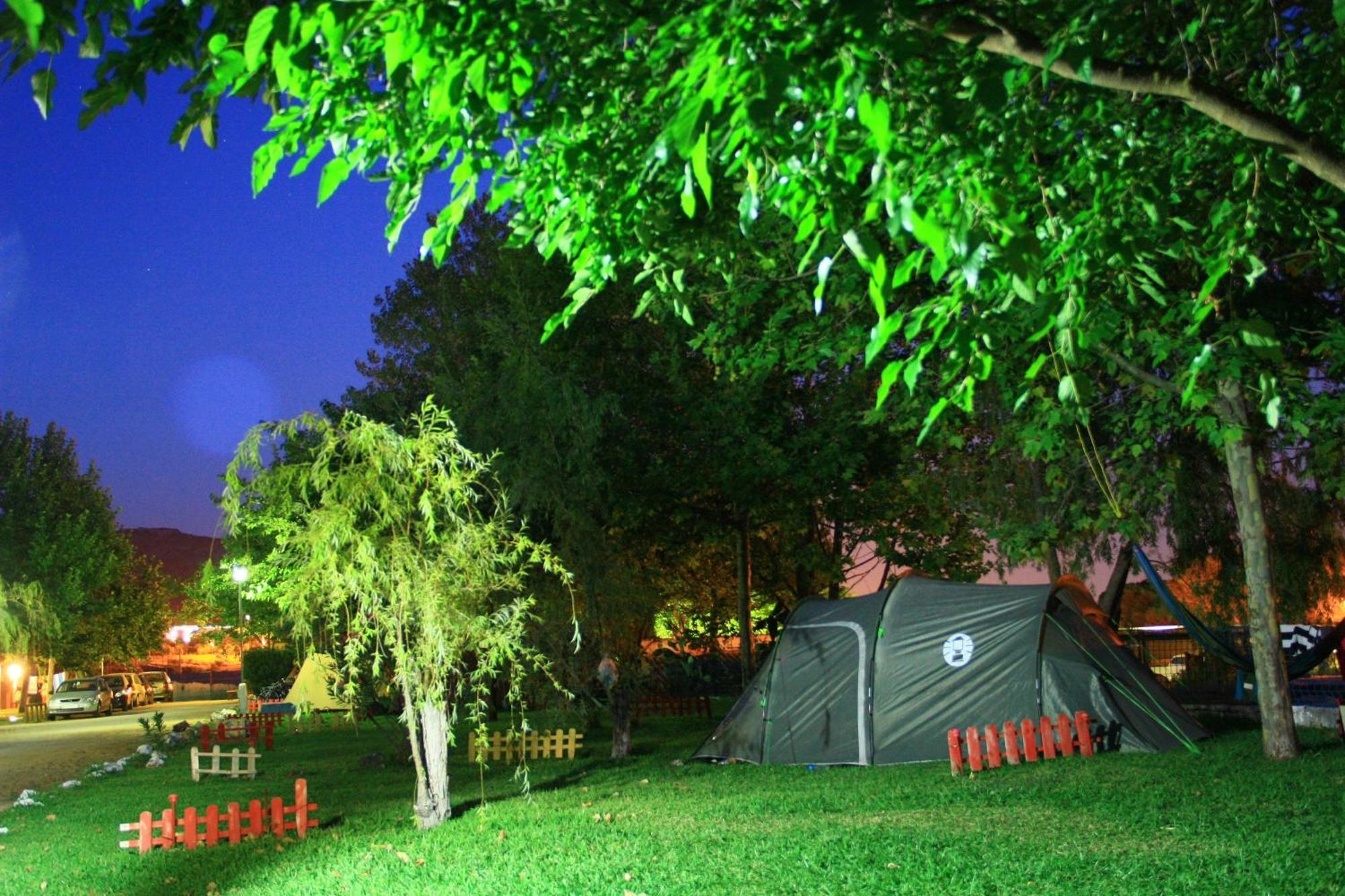 Camping Sierra De Las Nieves Yunquera Eksteriør billede